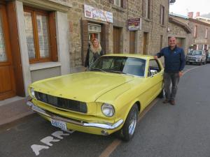 FORD Mustang jaune